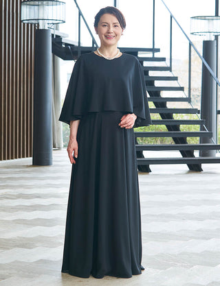 上品な結婚式母親ドレス ブラック|ケープ風・ロング丈・体型カバー・50代〜60代向けフォーマルドレス
