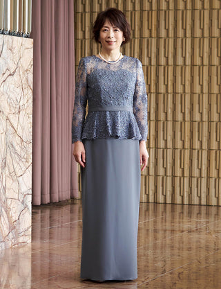 結婚式母親ドレス グレー|スパンコール入り花柄レース身頃・ペプラムデザイン・ソフトマーメイドライン・ロング丈・50代〜60代向けマザードレス