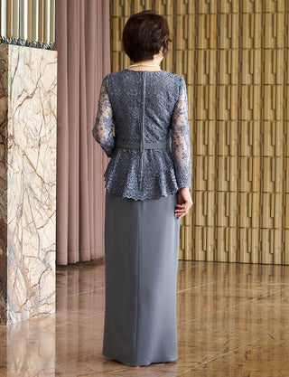 後ろ長めペプラムデザインのマザーズドレス グレー|結婚式 正礼装・花柄レース身頃・親族母親向けロングドレス