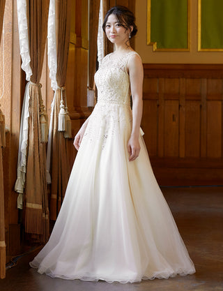 TWEED DRESS(ツイードドレス)のアイボリーロングドレス・チュール|TN2007-IVYの全身斜め画像です。