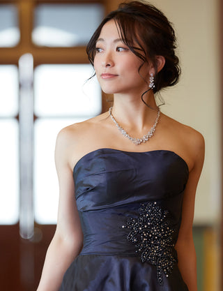 TWEED DRESS(ツイードドレス)のダークネイビーロングドレス・タフタ|TH1432-1-DNYの上半身正面画像です。