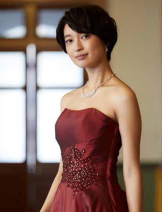 TWEED DRESS(ツイードドレス)のレッドブラックロングドレス・タフタ|TH1432-1-RBKの上半身斜め画像です。