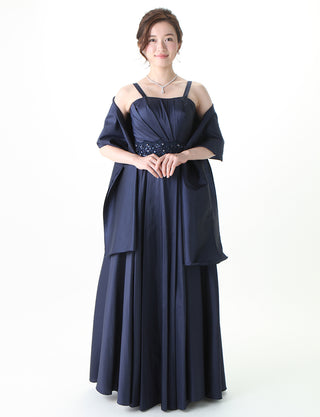 TWEED DRESS(ツイードドレス)のダークネイビーロングドレス・タフタ|TM1674-DNYの全身正面ストール着用画像です。