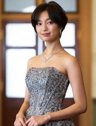 TWEED DRESS(ツイードドレス)のダークグレーロングドレス・ジャガード|TN2011-DGYの上半身斜め画像です。