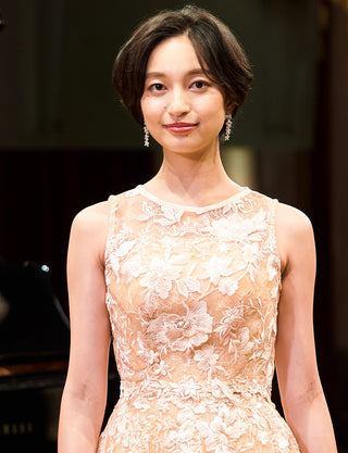 TWEED DRESS(ツイードドレス)のシャンパンゴールドロングドレス・チュール|TN2020-CGDの上半身正面ボレロ着用画像です。