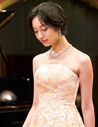 TWEED DRESS(ツイードドレス)のシャンパンゴールドロングドレス・チュール|TN2020-CGDの上半身斜め画像です。