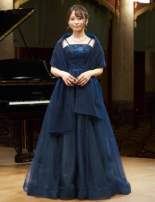 TWEED DRESS(ツイードドレス)のダークネイビーロングドレス・チュール|TN2020-DNYの全身正面ストール着用画像です。