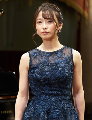 TWEED DRESS(ツイードドレス)のダークネイビーロングドレス・チュール|TN2020-DNYの上半身正面ボレロ着用画像です。