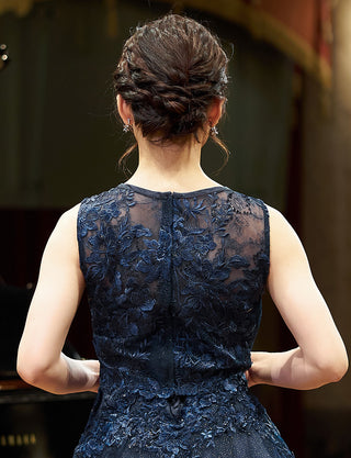 TWEED DRESS(ツイードドレス)のダークネイビーロングドレス・チュール|TN2020-DNYの上半身背面ボレロ着用画像です。