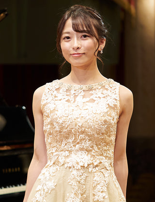 TWEED DRESS(ツイードドレス)のシャンパンゴールドロングドレス・チュール|TN2024-CGDの上半身正面ボレロ着用画像です。