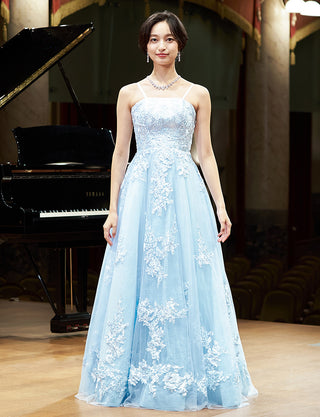 TWEED DRESS(ツイードドレス)のアイスブルーロングドレス・チュール|TN2024-IBLの全身正面ストラップ着用画像です。