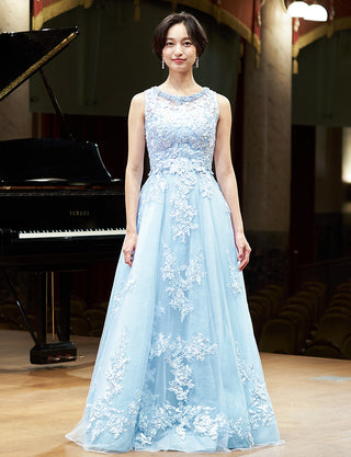 TWEED DRESS(ツイードドレス)のアイスブルーロングドレス・チュール|TN2024-IBLの全身正面ボレロ着用画像です。