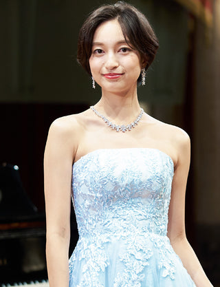 TWEED DRESS(ツイードドレス)のアイスブルーロングドレス・チュール|TN2024-IBLの上半身正面画像です。