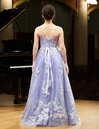 TWEED DRESS(ツイードドレス)のラベンダーグレーロングドレス・チュール|TN2024-LVGYの全身背面ストラップ着用画像です。