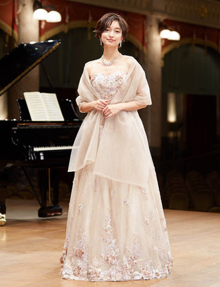 TWEED DRESS(ツイードドレス)のシャンパンベージュロングドレス・チュール|TW1901-CBEGの全身正面ストール着用画像です。