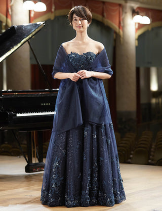 TWEED DRESS(ツイードドレス)のダークネイビーロングドレス・チュール|TW1901-DNYの全身正面ストール着用画像です。