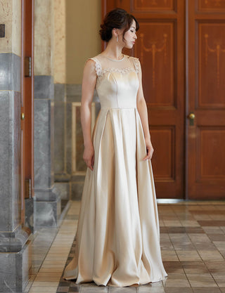 TWEED DRESS(ツイードドレス)のゴールドベージュロングドレス・サテン|TW1908-GBEGの全身斜め画像です。