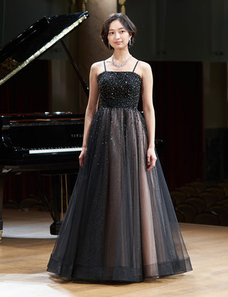 TWEED DRESS(ツイードドレス)のピンクベージュロングドレス・チュール|TN2030-PKBEの全身正面ストラップ着用画像です。