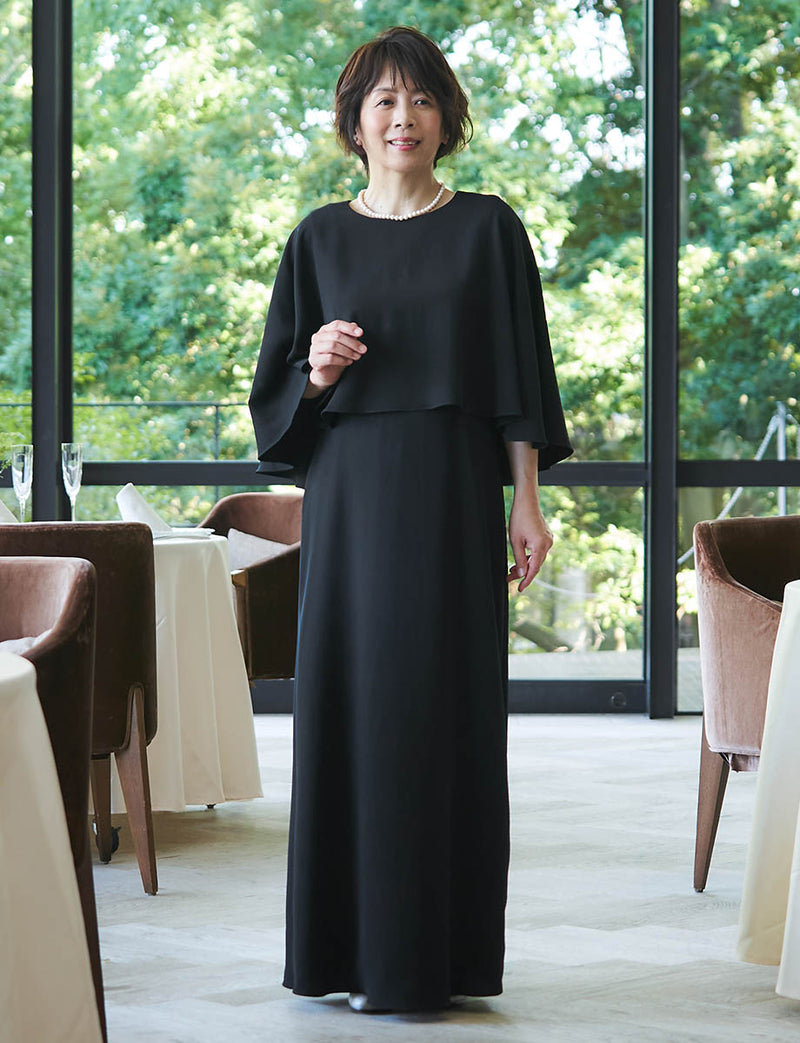 結婚式母親ドレス ブラック｜日本製サテン・ケープ一体型・Aライン・ロング丈・50代〜60代向けマザードレス