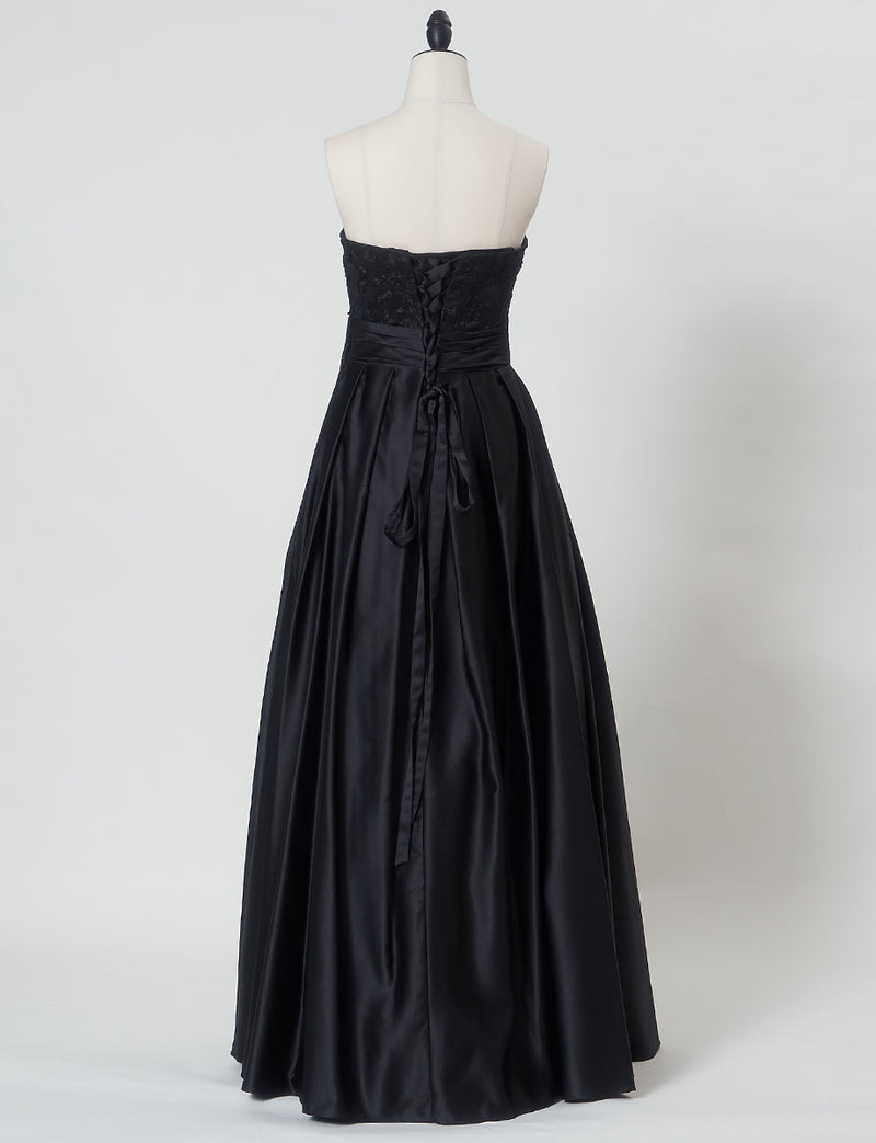 TWEED DRESS(ツイードドレス)のブラックロングドレス・サテン｜TB1702-BKのトルソー全身背面画像です。