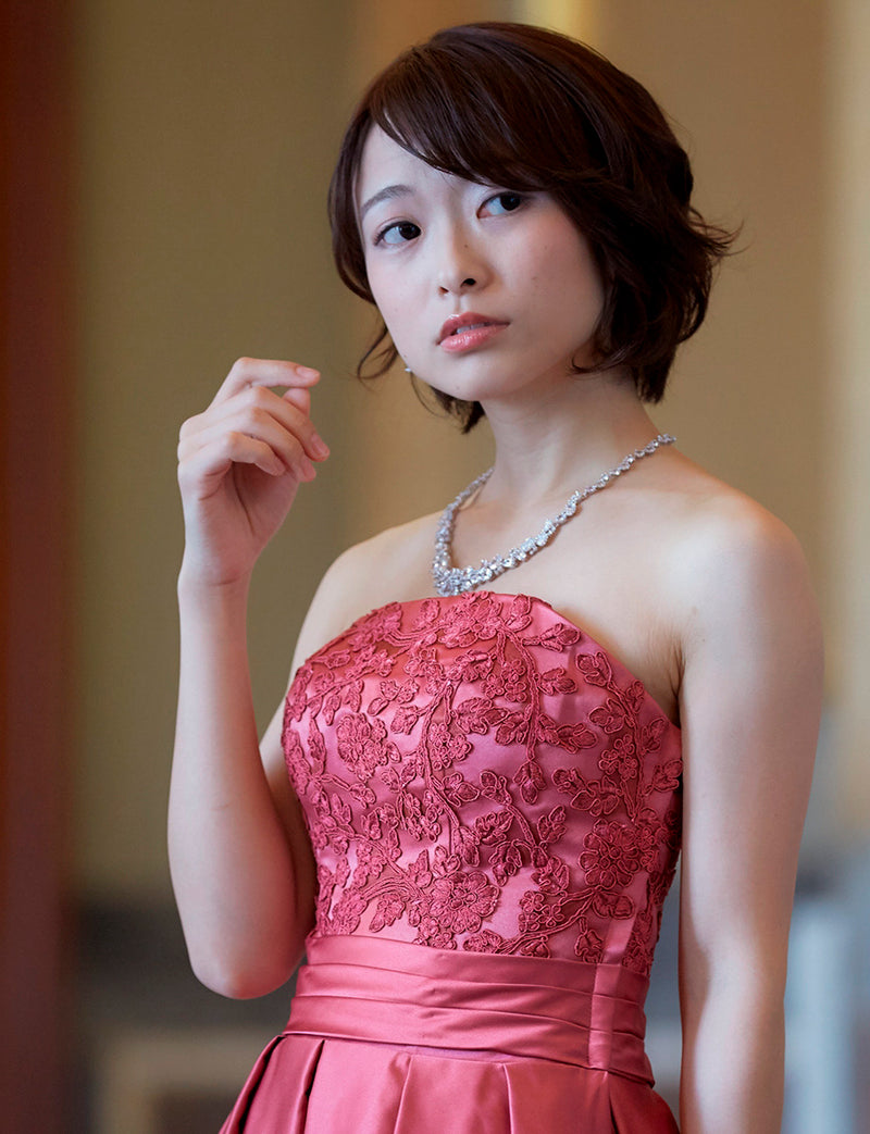 TWEED DRESS(ツイードドレス)のピンクローズロングドレス・サテン｜TB1702-PKRの上半身斜め画像です。