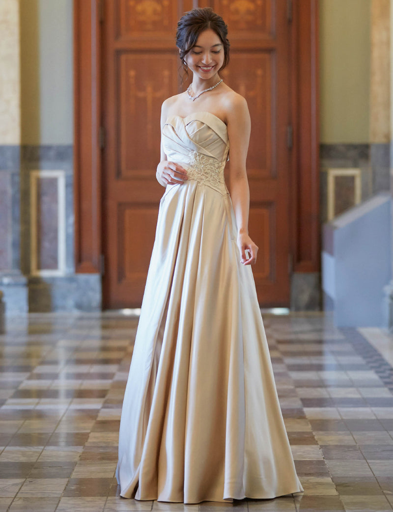 TWEED DRESS(ツイードドレス)のシャンパンゴールドロングドレス・サテン｜TB1730-CGDの全身斜め画像です。