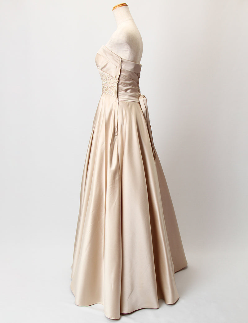 TWEED DRESS(ツイードドレス)のシャンパンゴールドロングドレス・サテン｜TB1730-CGDのトルソー全身側面画像です。