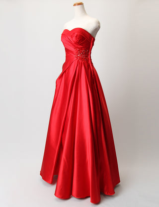 TWEED DRESS(ツイードドレス)のレッドロングドレス・サテン｜TB1730-RDのトルソー全身斜め画像です。