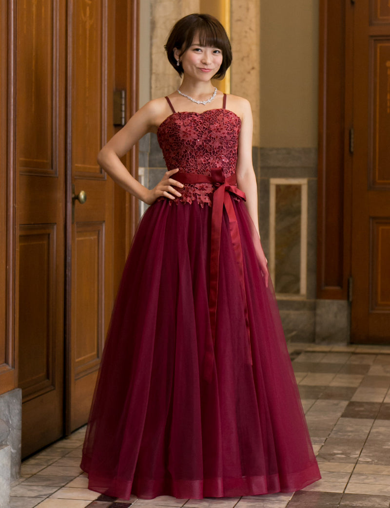 TWEED DRESS(ツイードドレス)のワインレッドロングドレス・チュール｜TB1746-WRDの全身正面ストラップ着用画像です。
