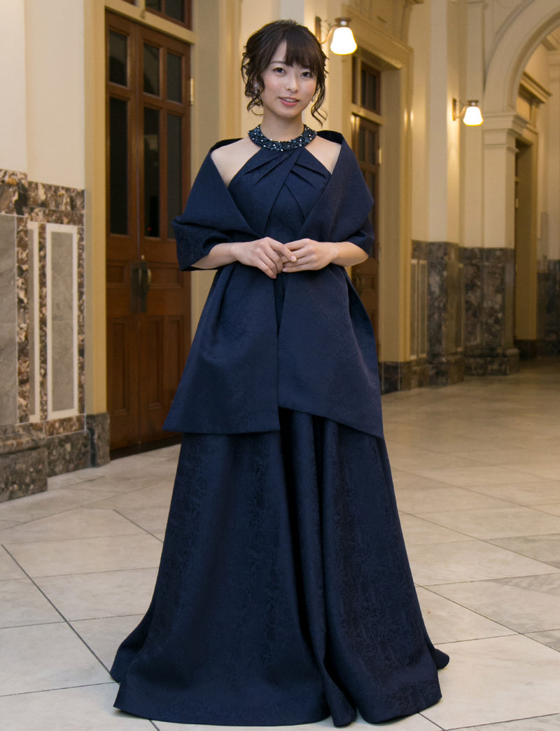 TWEED DRESS(ツイードドレス)のダークネイビーロングドレス・ジャガード｜TB1747-DNYの全身正面ストール着用画像です。