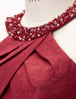 TWEED DRESS(ツイードドレス)のワインレッドロングドレス・ジャガード｜TB1747-WRDの首周りビジュ装飾拡大画像です。