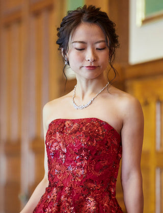 TWEED DRESS(ツイードドレス)のダークレッドロングドレス・チュール｜TB1763-1-DRDの上半身斜め画像です。