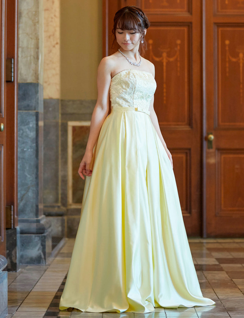 TWEED DRESS(ツイードドレス)のレモンイエローロングドレス・サテン｜TB1786-LYWの全身斜め画像です。