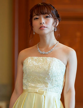TWEED DRESS(ツイードドレス)のレモンイエローロングドレス・サテン｜TB1786-LYWの上半身正面画像です。