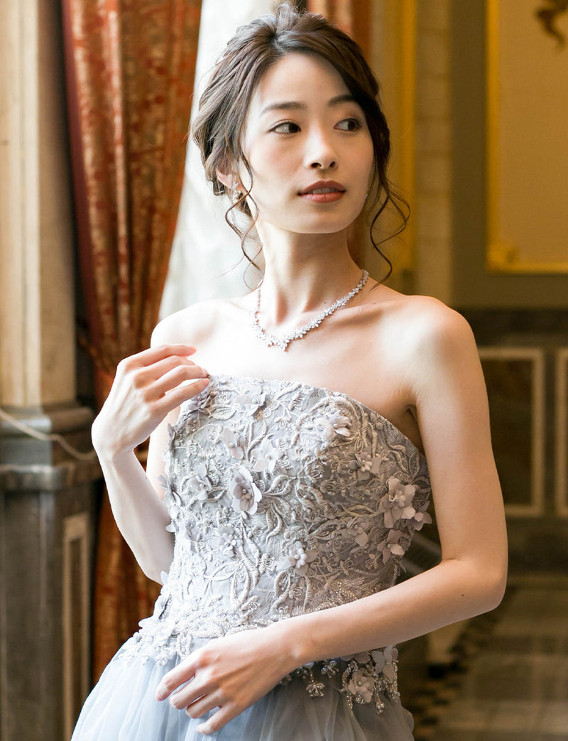 TWEED DRESS(ツイードドレス)のペールグレーロングドレス・チュール｜TD1813-PGYの上半身斜め画像です。