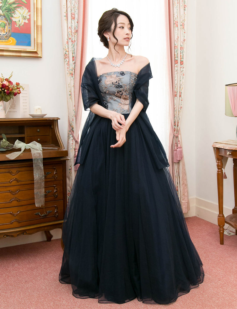 TWEED DRESS(ツイードドレス)のダークネイビーロングドレス・チュール｜TD1819-1-DNYの全身正面ストール着用画像です。