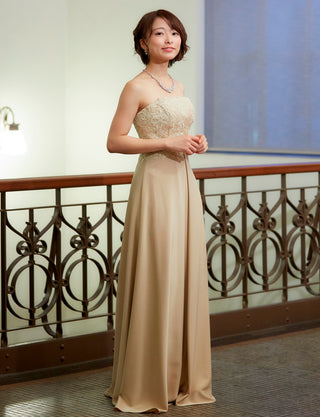 TWEED DRESS(ツイードドレス)のシャンパンゴールドロングドレス・サテン｜TD1830-CGDの全身斜め画像です。