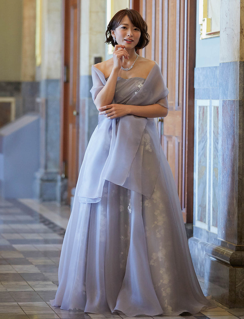 TWEED DRESS(ツイードドレス)のペールグレーロングドレス・オーガンジー｜TD1833-PGYの全身正面ストール着用画像です。
