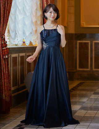 TWEED DRESS(ツイードドレス)のダークネイビーロングドレス・サテン｜TD1839-DNYの全身正面ストラップ着用画像です。