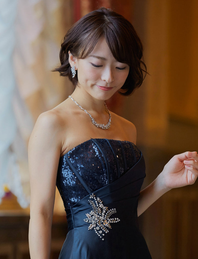 TWEED DRESS(ツイードドレス)のダークネイビーロングドレス・サテン｜TD1839-DNYの上半身斜め画像です。