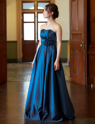 TWEED DRESS(ツイードドレス)のミッドナイトブルーロングドレス・サテン ｜TH1407-1-MBLの全身斜め画像です。