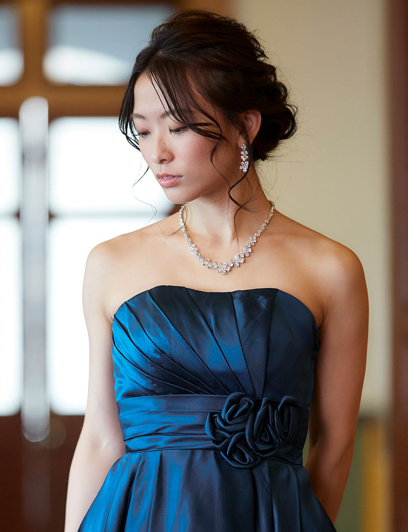 TWEED DRESS(ツイードドレス)のミッドナイトブルーロングドレス・サテン ｜TH1407-1-MBLの上半身正面画像です。