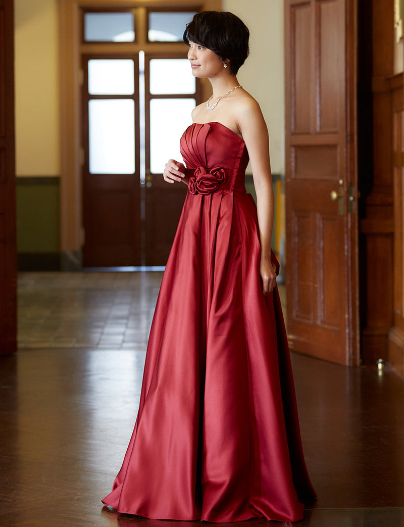 TWEED DRESS(ツイードドレス)のレッドロングドレス・サテン ｜TH1407-1-RDの全身斜め画像です。