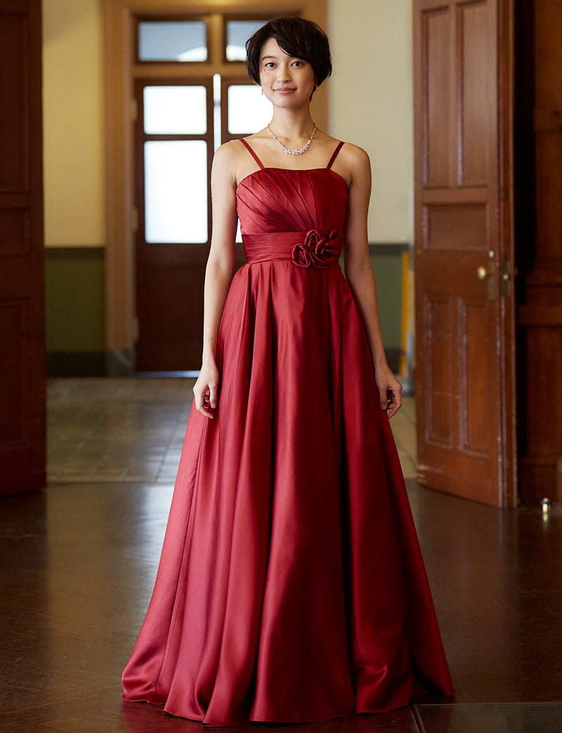 TWEED DRESS(ツイードドレス)のレッドロングドレス・サテン ｜TH1407-1-RDの全身正面ストラップ着用画像です。