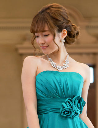 TWEED DRESS(ツイードドレス)のオールドグリーンロングドレス・サテン ｜TH1407-OGNの上半身正面画像です。