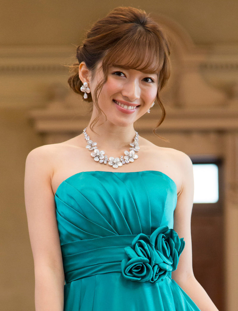 TWEED DRESS(ツイードドレス)のオールドグリーンロングドレス・サテン ｜TH1407-OGNの上半身正面画像です。