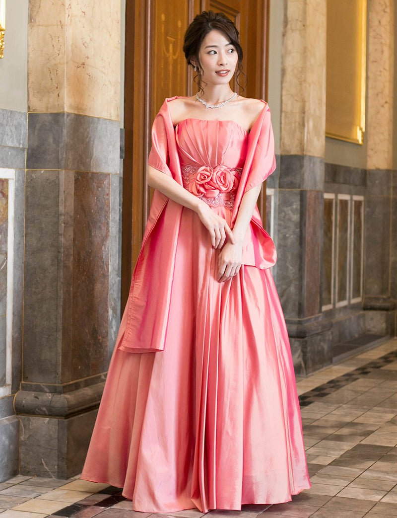 TWEED DRESS(ツイードドレス)のコーラルピンクロングドレス・タフタ ｜TH1408-CPKの全身正面ストール着用画像です。