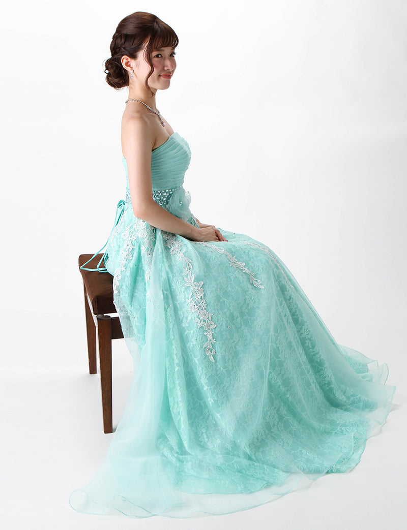 TWEED DRESS(ツイードドレス)のアクアミントロングドレス・オーガンジー ｜TH1430-AMTの全身側面椅子に掛けた着用画像です。