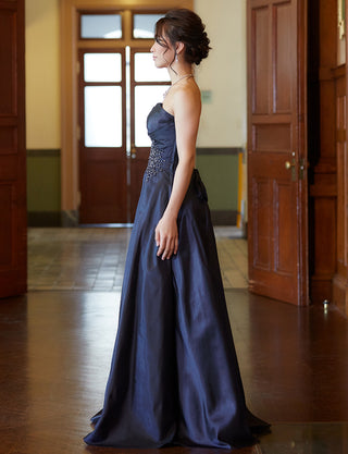 TWEED DRESS(ツイードドレス)のダークネイビーロングドレス・タフタ｜TH1432-1-DNYの全身側面画像です。