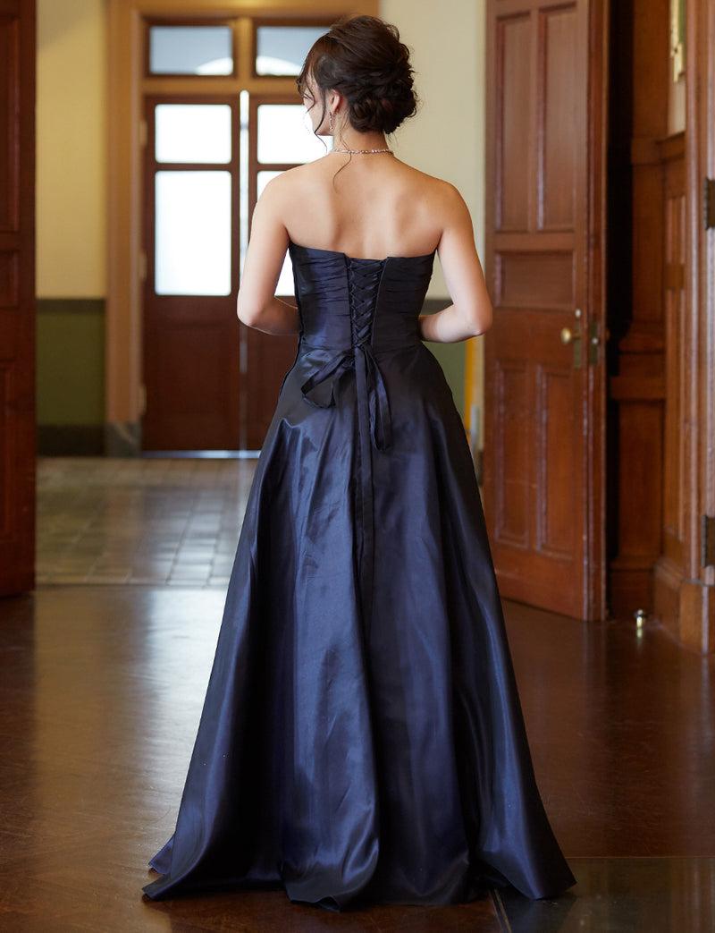 TWEED DRESS(ツイードドレス)のダークネイビーロングドレス・タフタ｜TH1432-1-DNYの全身背面画像です。